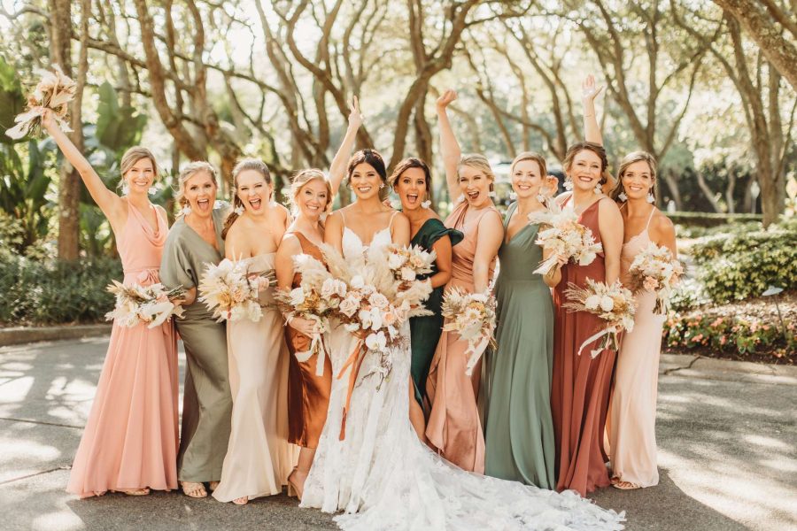 The Golf Club of Amelia Island with a bride and her bridesmaids - Premier Bride 904